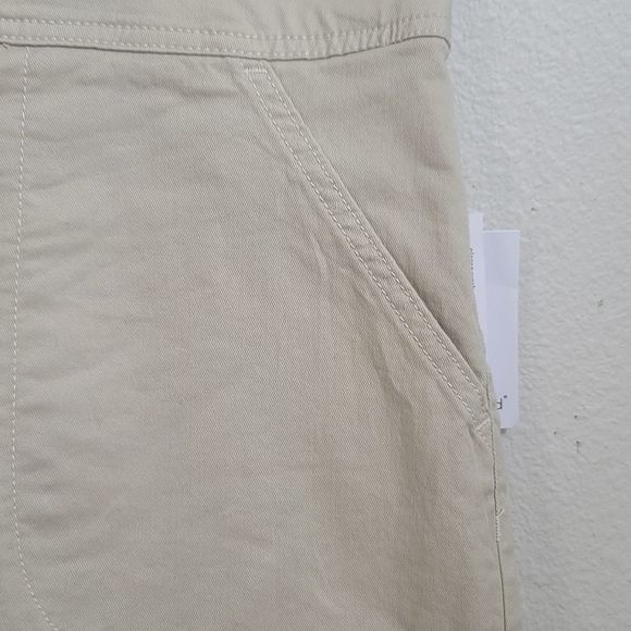 PLUS SIZE SHORTS. WOMAN'S WESTBOUND WOMAN'S SHORTS. - Picture 4 of 12